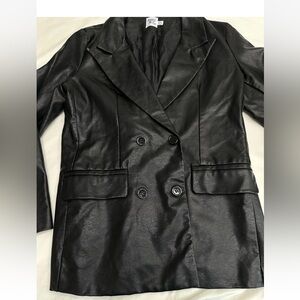 Princess Polly Goldsmith Faux
Leather Bomber Jacket M/L Black
Packets